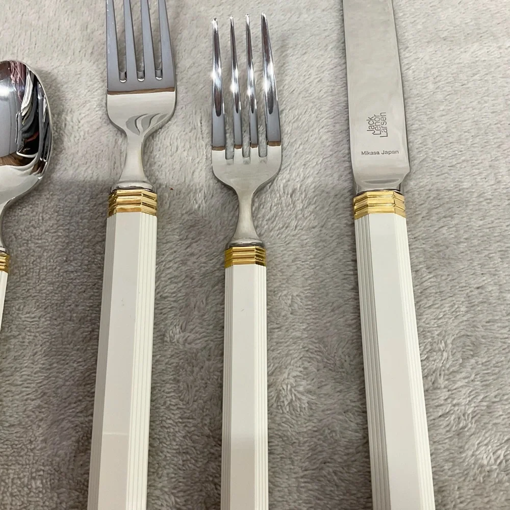 Mikasa Navarro G2590 Flatware 40 Pc Set White & Gold Jack Lenor Larsen HTF
